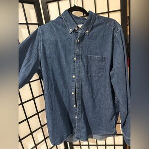 GAP Men's Casual Blue Button-Down Shirt